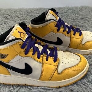 Size 7Y- Air Jordan 1 Mid Lakers sneakers